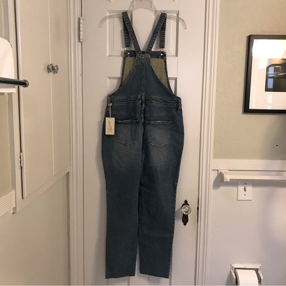 Universal Thread High-Rise Cropped Raw Hem Overalls - Picture 8 of 9